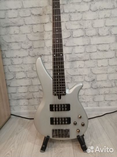 Бас гитара yamaha 5 струн RBX 375