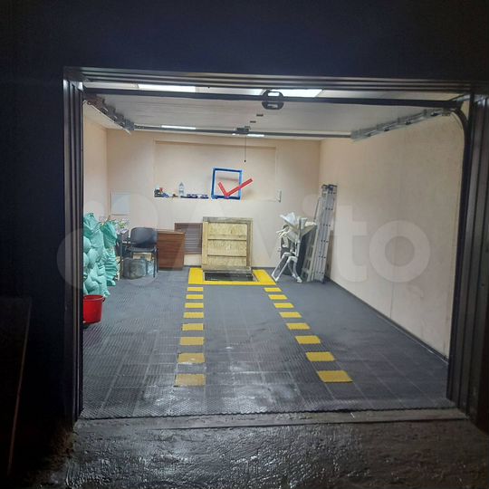Гараж, > 30 м²