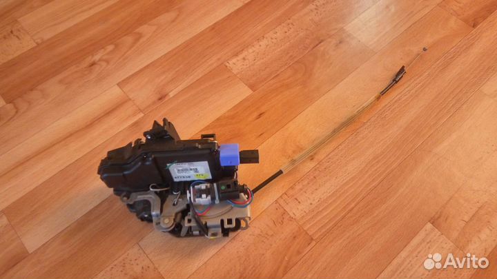 Замок двери Volkswagen Phaeton