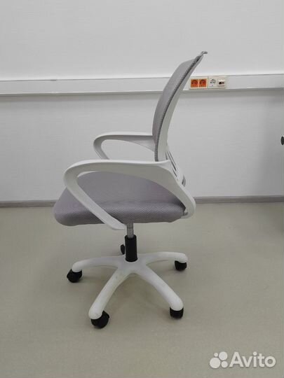 Офисное компьютерное кресло