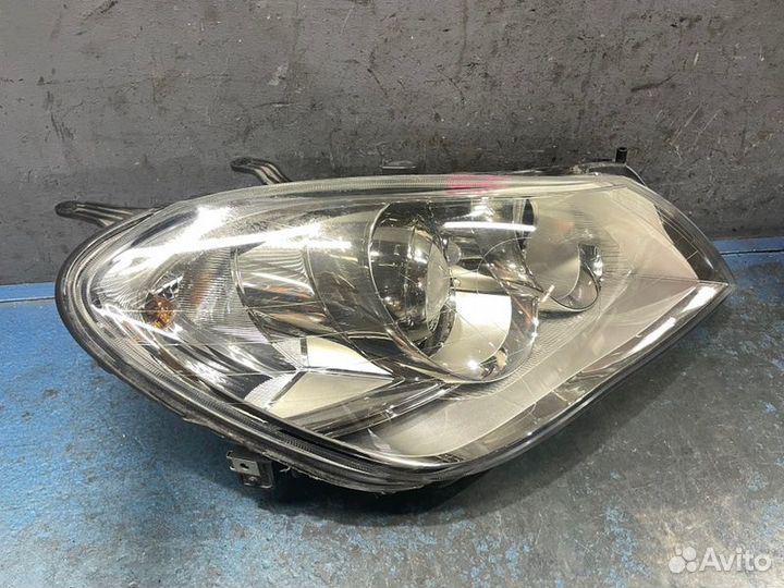 Фара ксенон правая Suzuki Kizashi RE