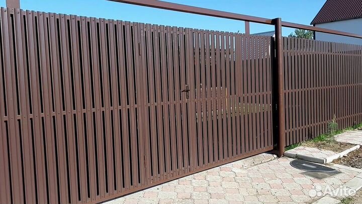 Забор штакетник металлический