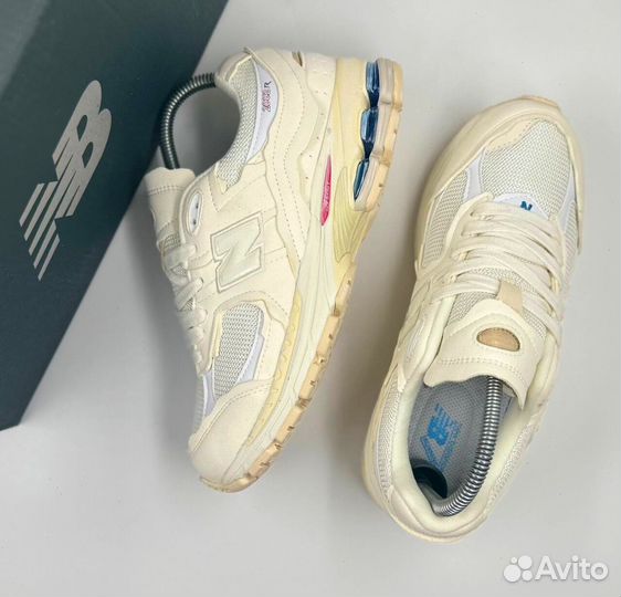 Женские Кроссовки New Balance 2002R Lux