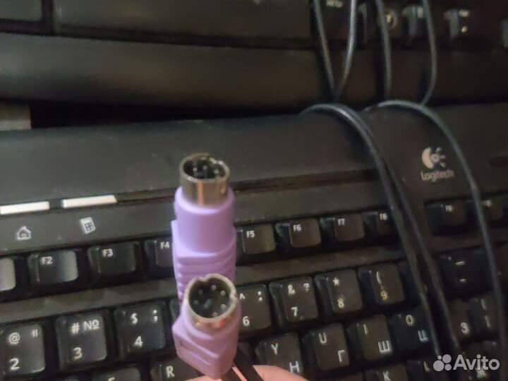 Клавиатура со старым разъёмом и мышка проводная