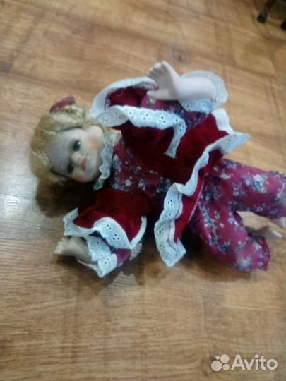 Продам куклы фарфоровые