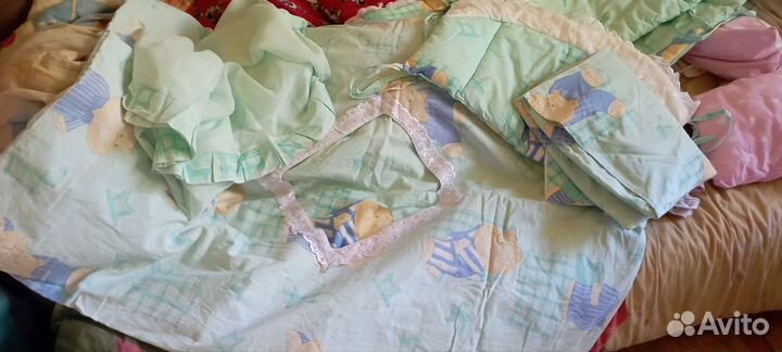 Комплект в кроватку: бортики, балдахин и одеяло