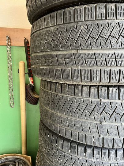 Triangle PL02 235/40 R19