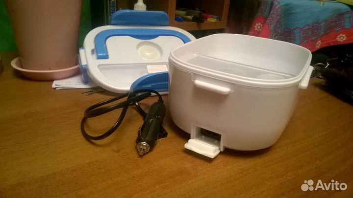 Контейнер для подогрева еды в авто