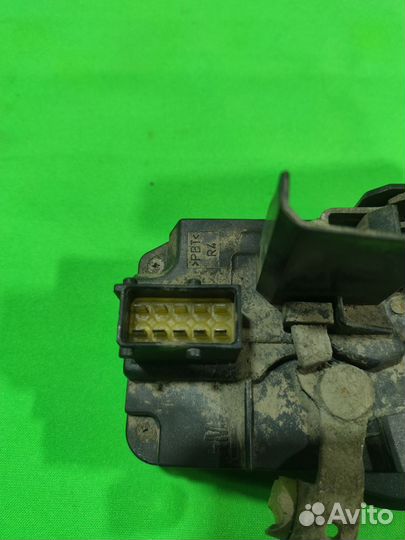 Замок двери Opel Vectra B передний правый