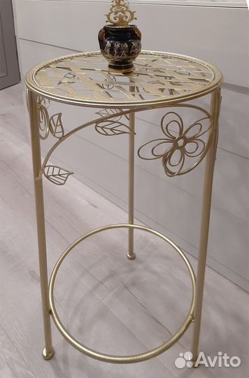 Столик или подставка для цветов, современ стиль