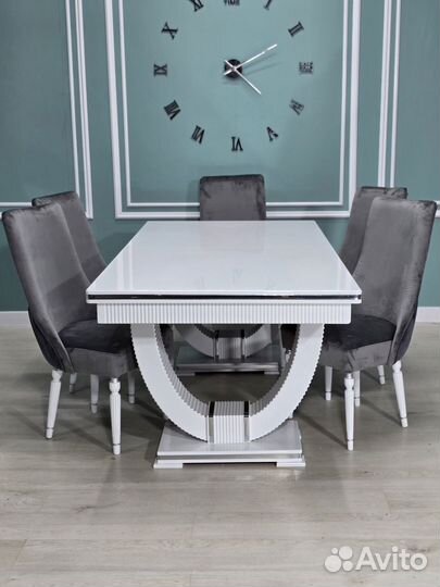 Кухонный стол и стулья