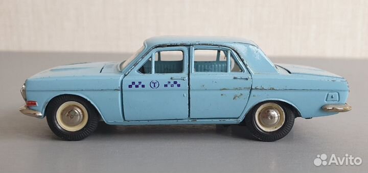 Волга газ 24 такси модельная машинка СССР 1:43