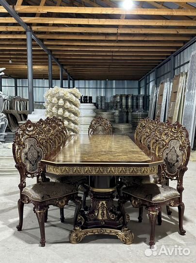 Стол обеденный. В наличии