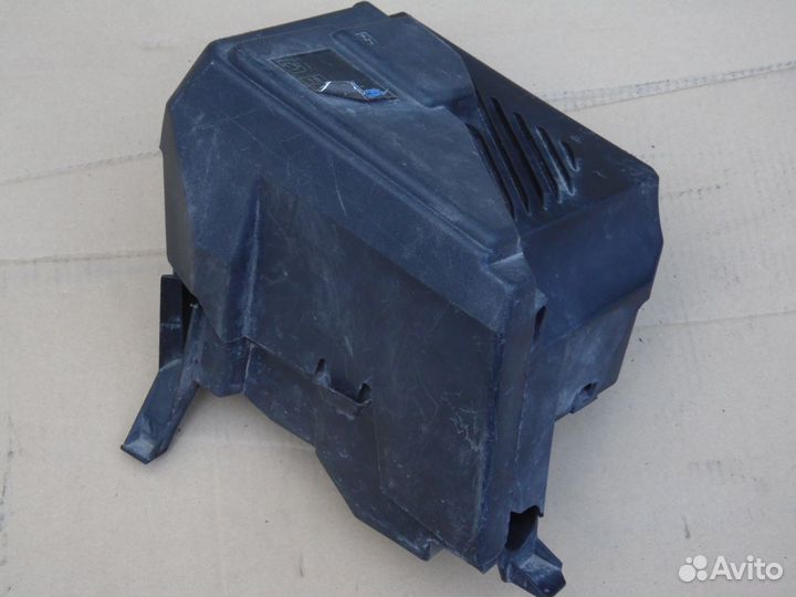 Корпус блока предохранителей Рено Меган Сценик 2