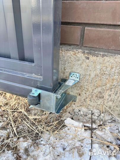 Откатные и распашные ворота с забором под ключ