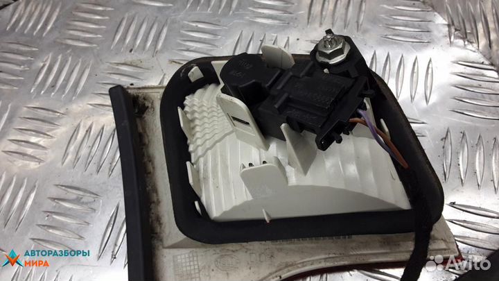 Фонарь крышки багажника правый Audi A4 B7 2005