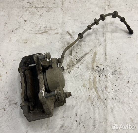 Передний правый тормозной супорт audi q5 8r