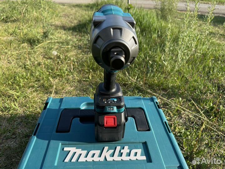 Грузовой аккумуляторный гайковерт Makita 1000Нм