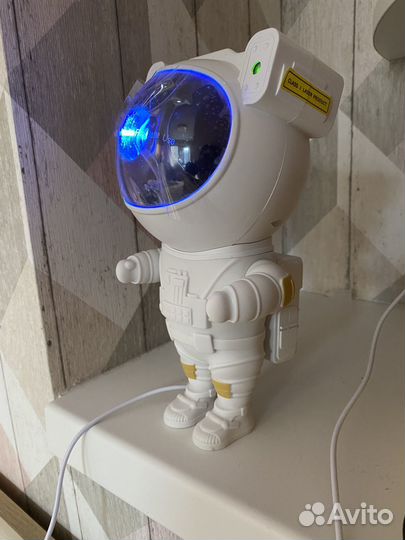 Ночник проектор звездного неба космонавт