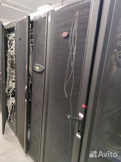 Система охлаждения InRow Chilled Water acrc 103