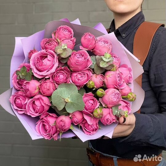 Букет из пионовидных роз и эвкалипта / доставка