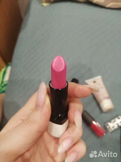 Губные помады Avon
