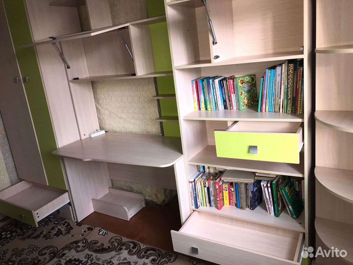 Спальный гарнитур +кровать