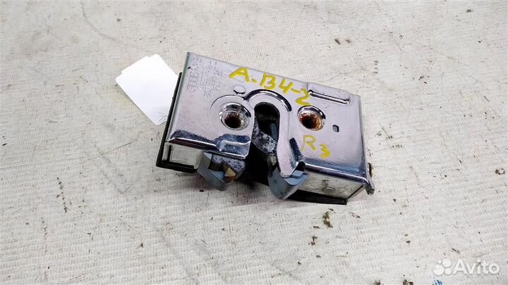 Замок двери задней правой Audi 80 B4 91-94г