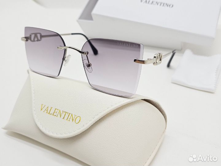 Солнцезащитные очки valentino