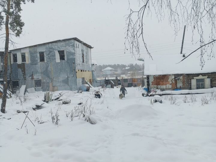 Дом 5000 м² на участке 26 сот.