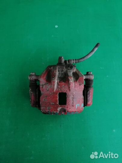 Суппорт тормозной перед левый Hyundai Tiburon