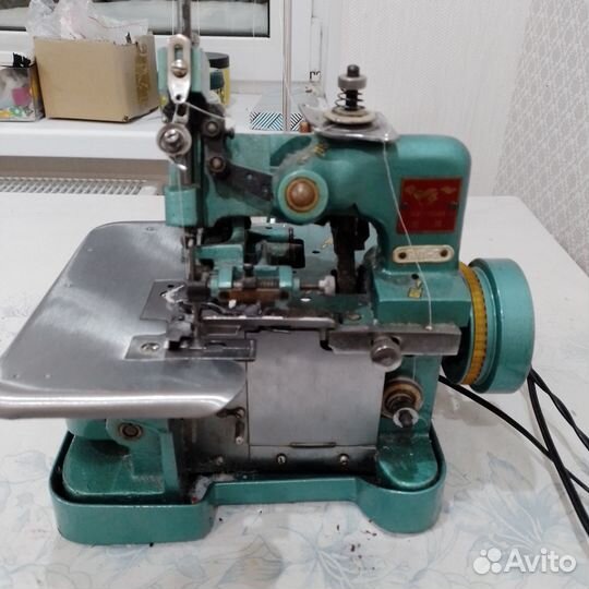 Швейная машинка оверлок б/у