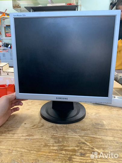 Монитор Samsung syncmaster 720n