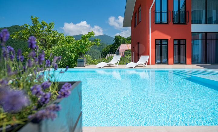 Коттедж 750 м² на участке 12 сот.