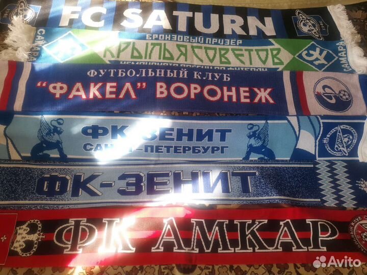 Коллекция футбольных шарфов