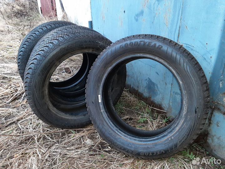Goodyear Vector 4Seasons 165/65 R15