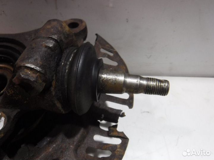 Кулак передний правый Subaru Legacy B11