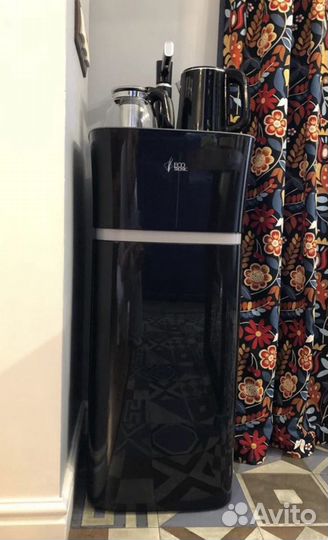 Кулер для воды с чайным столиком Тиабар Ecotronic