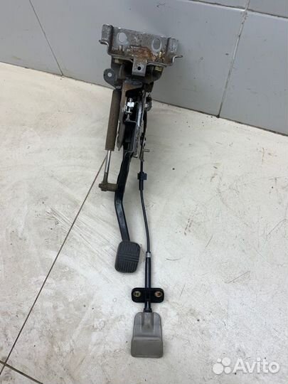 Педаль стояночного тормоза Nissan Liberty QR20 2.0