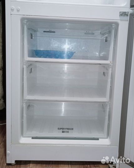 Холодильник Hotpoint Ariston no frost (2017г.)