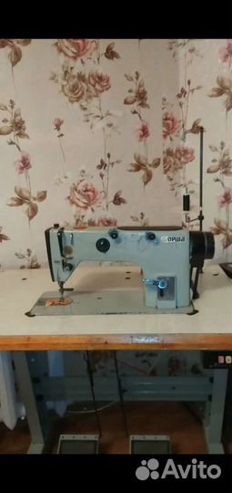 Швейная машинка и оверлок