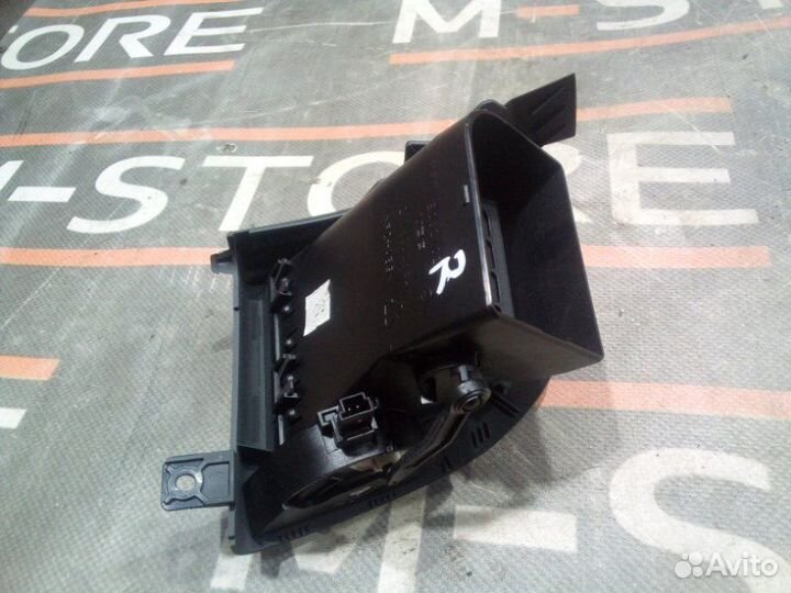 Дефлектор воздушный правый Mercedes-Benz E-Class