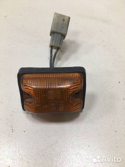 Указатель поворота в крыло Toyota Camry