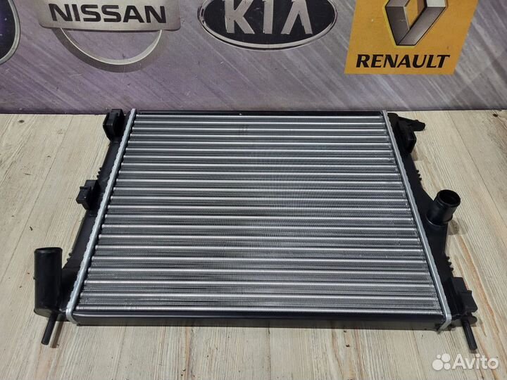 Радиатор охлаждения двигателя основной Renault dus
