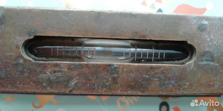 Уровень металлический