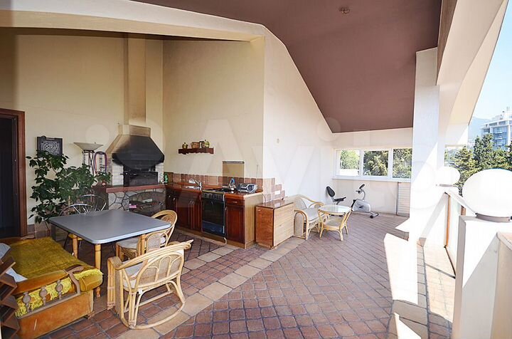 Дом 200 м² на участке 2 сот.