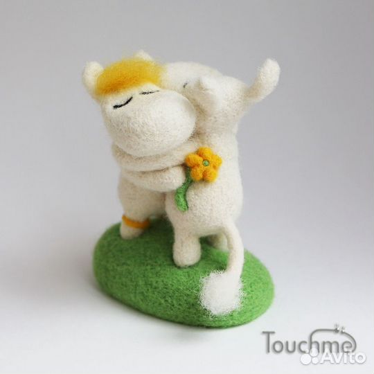 Влюбленные муми-тролли, игрушка из шерсти