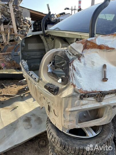 Задняя часть панель задка крыло авенсис 2 250