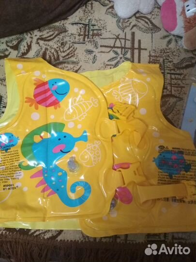 Детскии надувной жилет. Новый