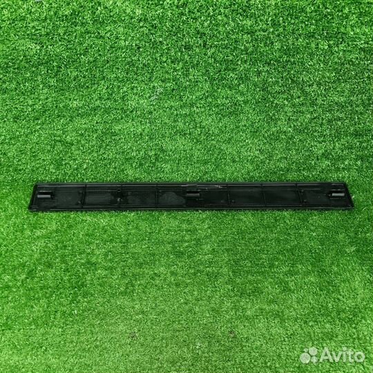 Накладка внутренняя на порог передняя левая